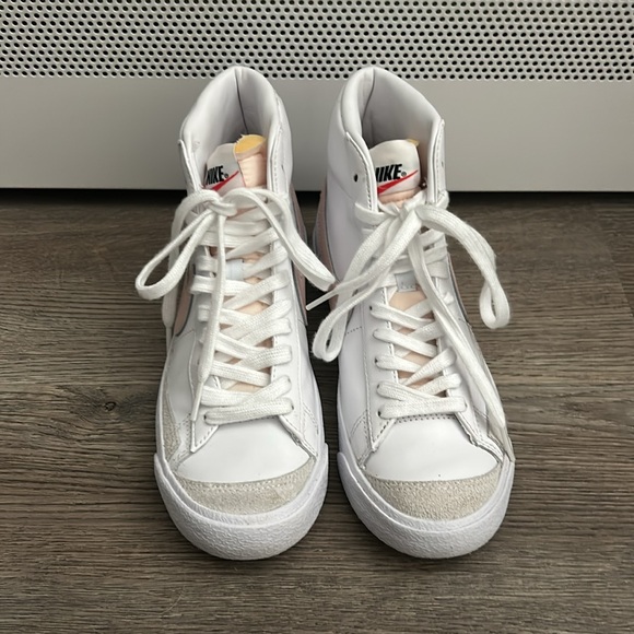 Women’s Nike Blazer Mid ‘77 - Picture 2 of 4